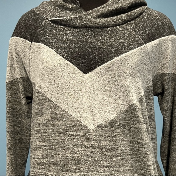 Women’s Maurices Hoodie Pullover Sweatshirt Plus Size XXL Gray Black Sherpa Hood - Picture 2 of 8